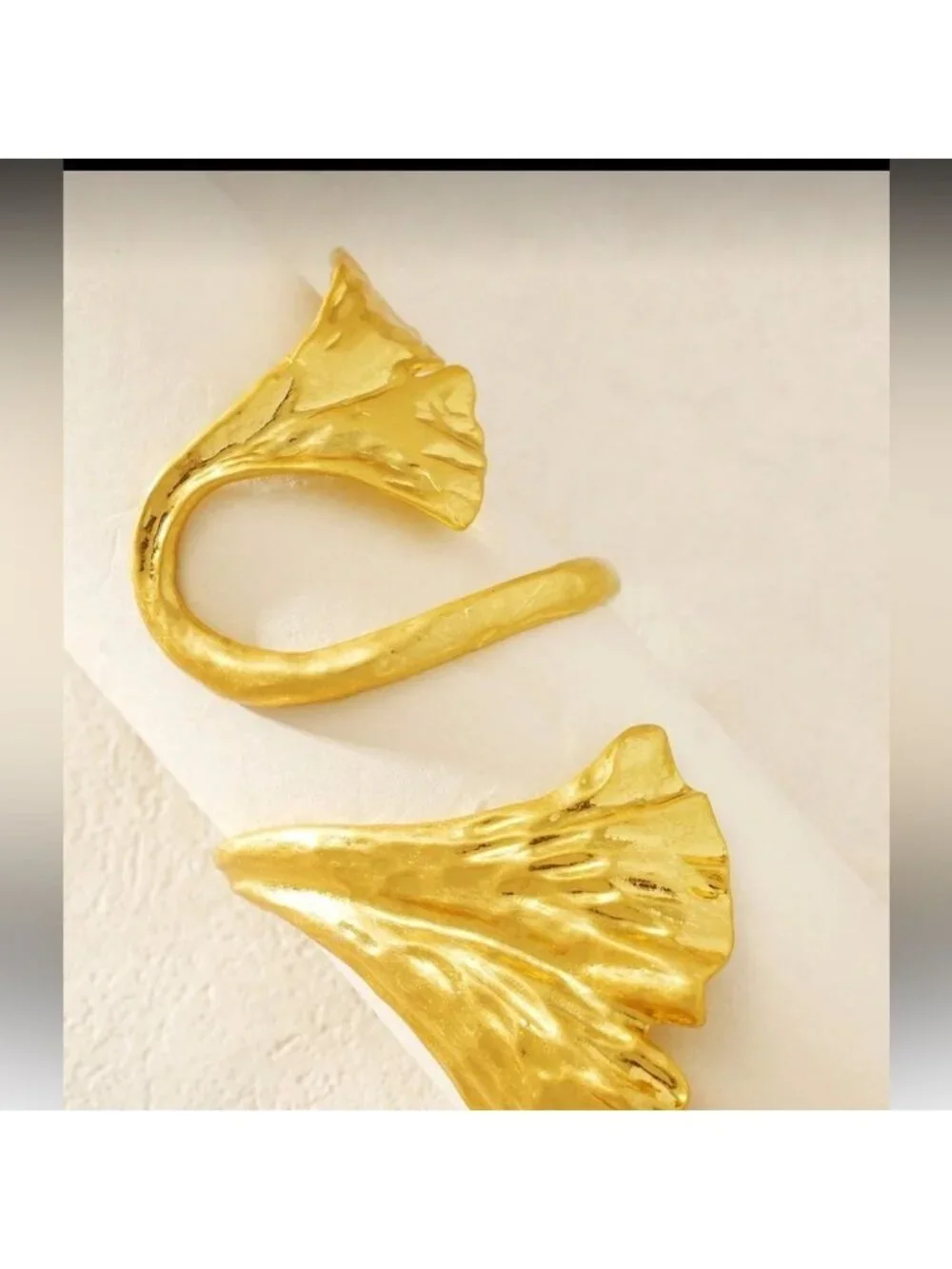 Elegant Gold Leaf Cuff Bracelet Q342